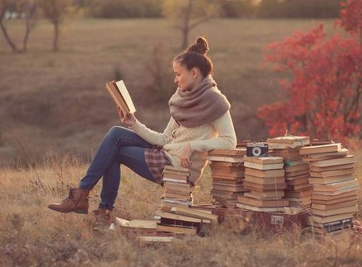 woman-reading-books