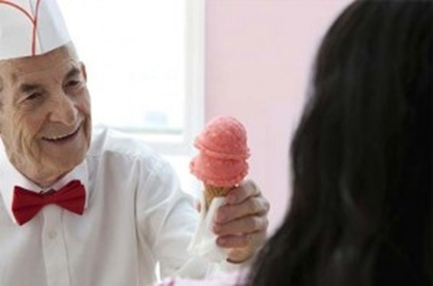 senior-hispanic-man-serving-ice-cream-to-customer1