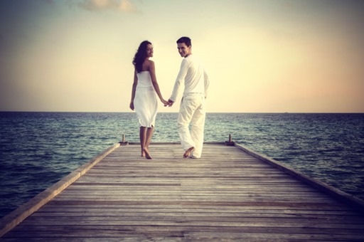 happy-loving-couple-in-white-clothes-posing-on-a-pier